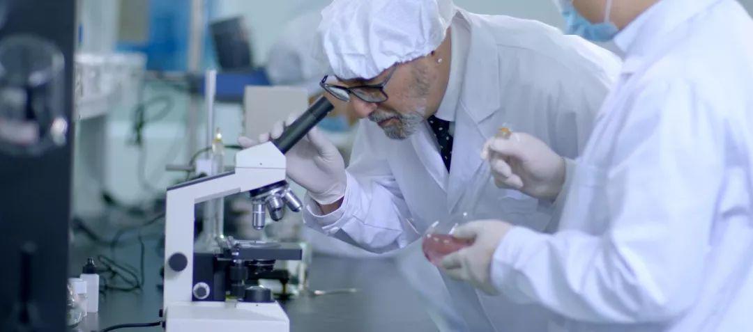 柏俐臣生物科技研发中心与法国仙婷创新实验室共同携手,建立了800平方